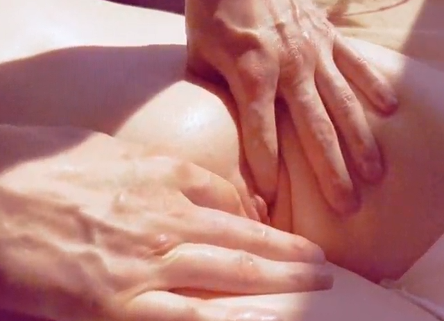 Chhoti beti ki pussy massage ki